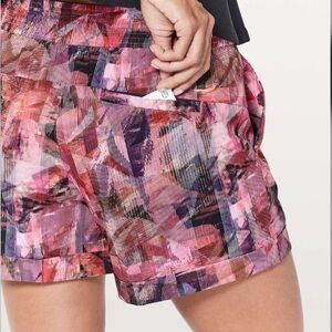 Lululemon Spring Break Away Short *4-way Stretch 3"
Sun Dazed Multi Pink 12